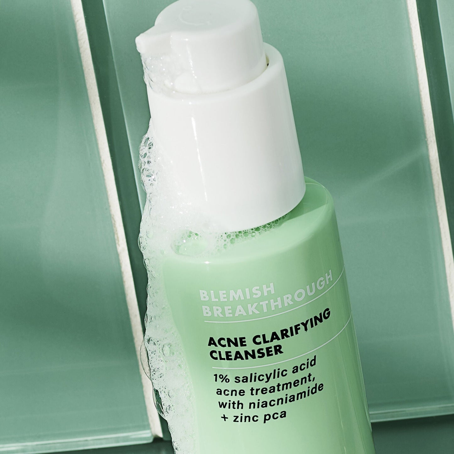 blemish-breakthrough-acne-calming-water-cream-mini-c6 02_021622_SL_BT_Cleanser_Back_Lighter_0129_FStack_FINAL_IGF_V2.jpg