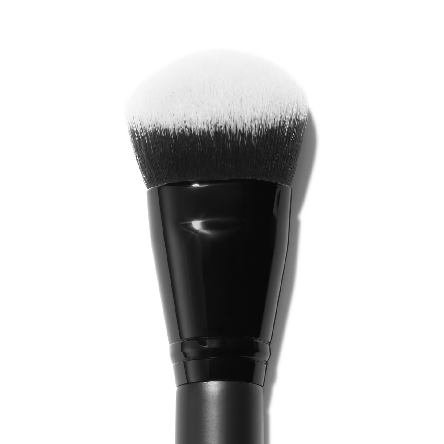 smooth-swipe-foundation-brush-j3 81456_Detail_R.png