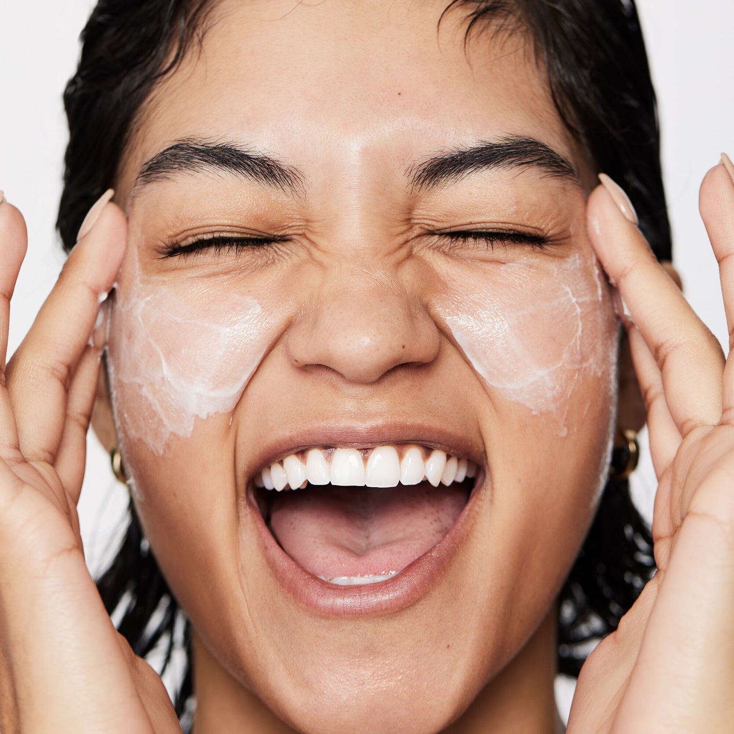 pure-skin-moisturizer-t6 040822_Model_Pure-Moisturizer_200_RT2-V1_RGB040822_Model_Pure-Moisturizer_200_RT2-V1_V1_IGF.jpg