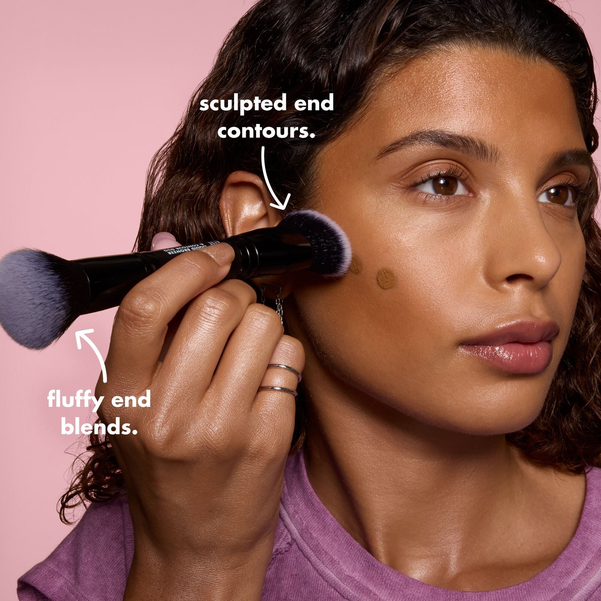 liquid-bronzer-and-contour-duo-brush-h2 0426_EDU_LiquidBronzer_ContourDuoBrush_BenefitModel.jpg