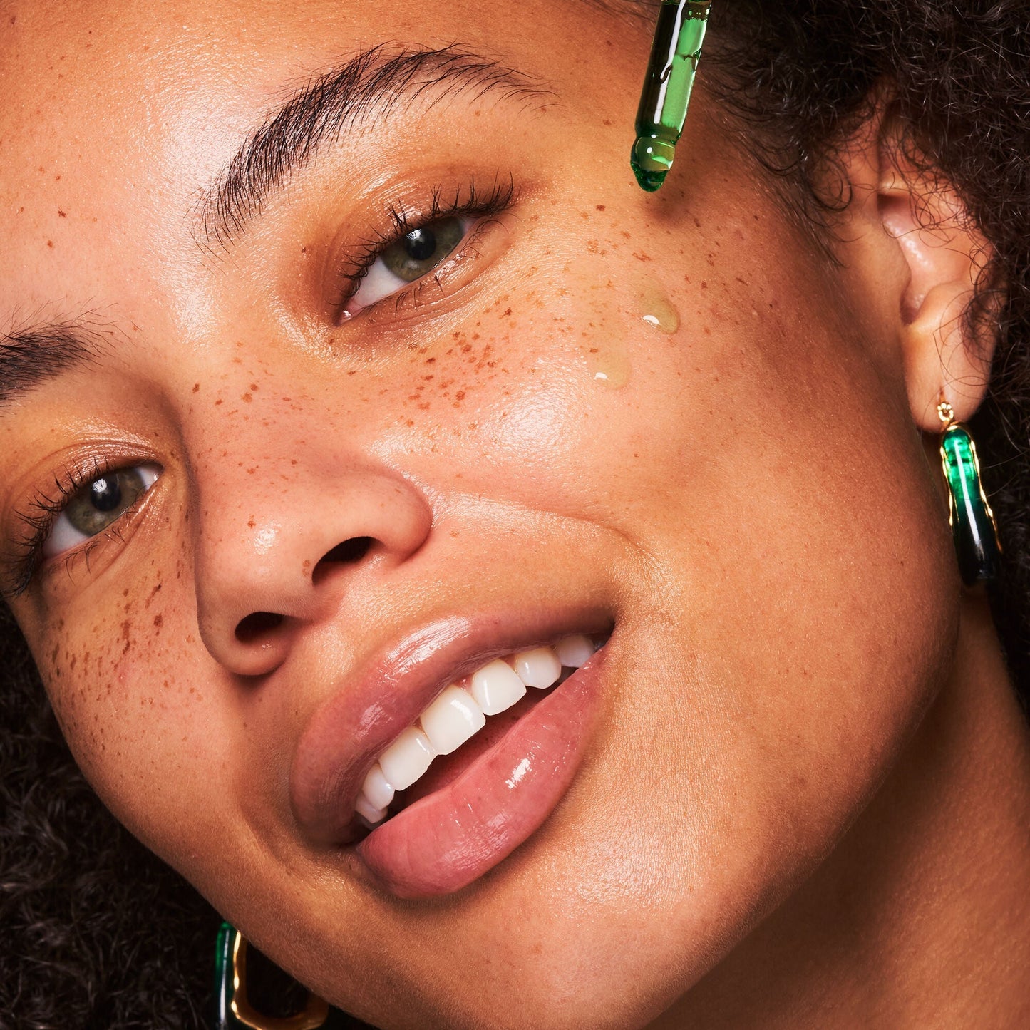 plz-clarify-facial-oil-s9 100924_SKIN_Drew_PlzC_App_005_v1_RGB_IGF.jpg