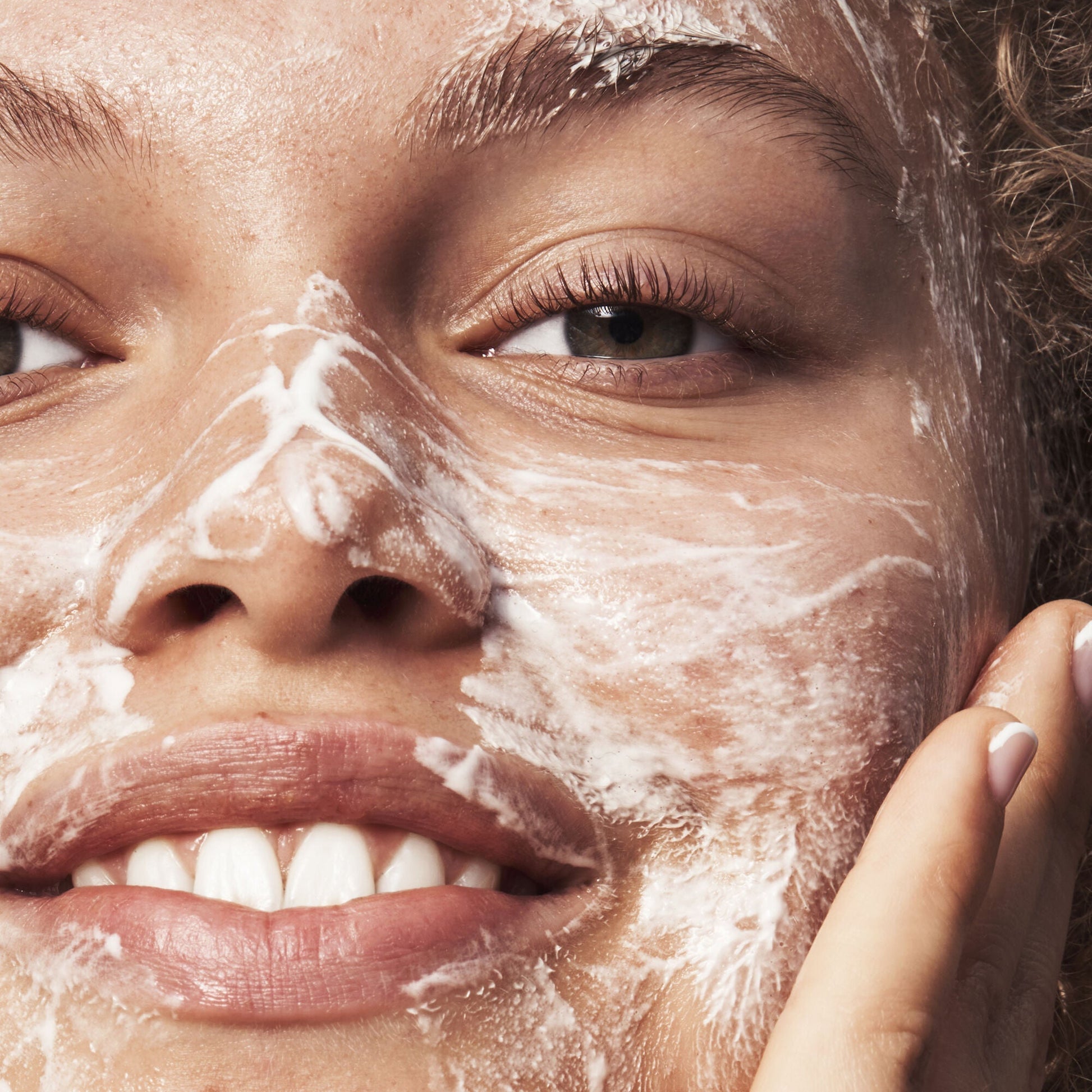 blemish-breakthrough-acne-calming-water-cream-mini-c6 121321_Marley-Acne-Regimen_0117_FINAL_IGF_7be73b38-8681-4e47-be60-37d940df0d6e.jpg