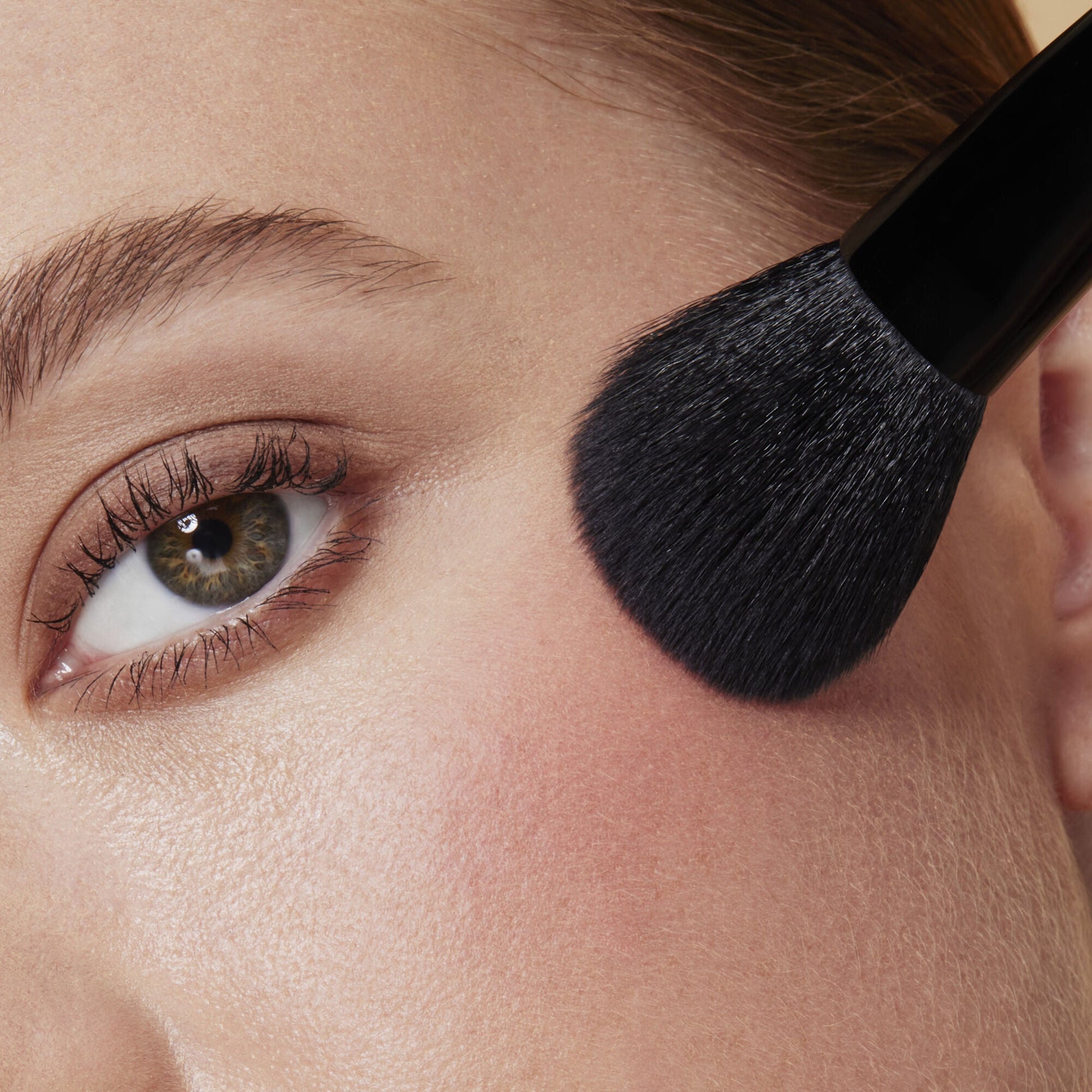 full-face-and-eye-makeup-brush-set-with-travel-case-h6 84674_FULL_FACE_EYE_BRUSH_SET_BLUSH_BRUSH_CARI_0086.jpg