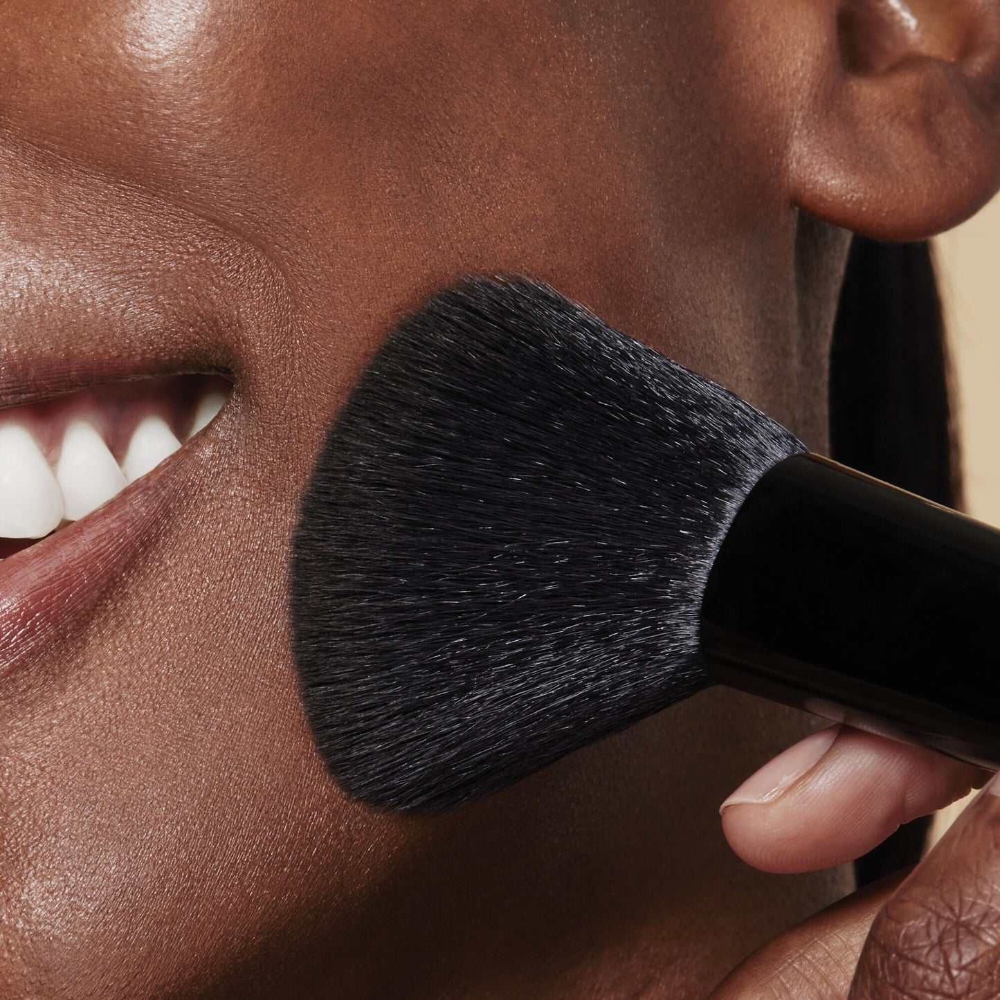 full-face-and-eye-makeup-brush-set-with-travel-case-h6 84674_FULL_FACE_EYE_BRUSH_SET_POWDER_BRUSH_DJ_0118.jpg