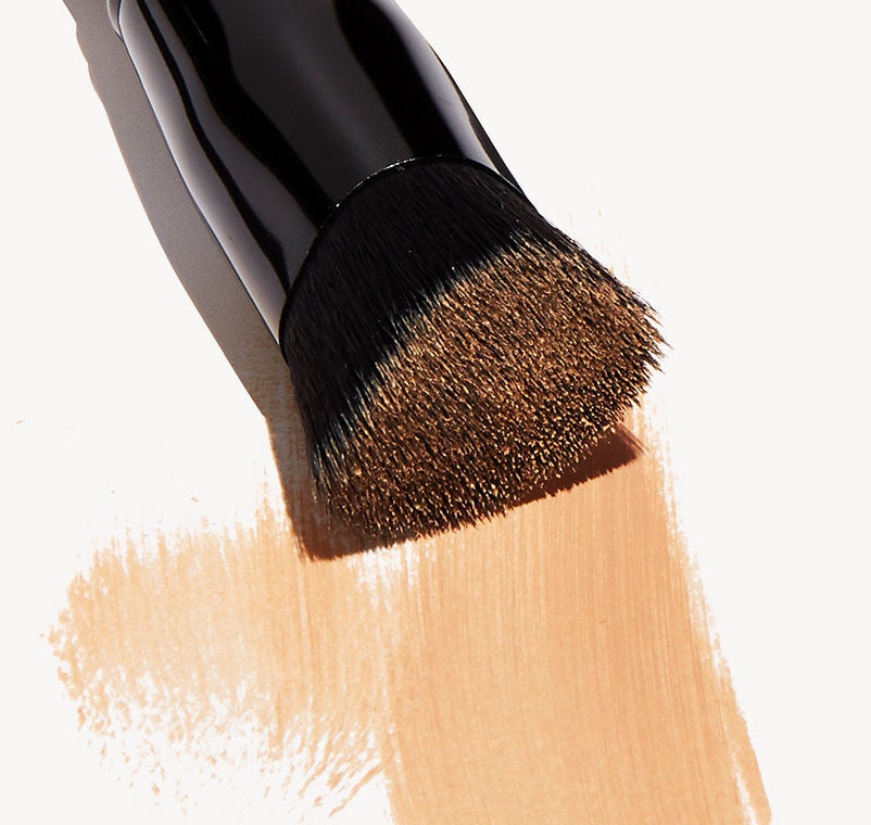 triangular-buffing-foundation-brush-b9 shot.jpg